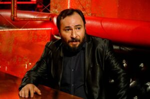 Mustafa Kirantepe Instagram - <•••> #çukur bu akşam 20:00'de #showtv ekranlarında  #ayyapım  #çukurdizi