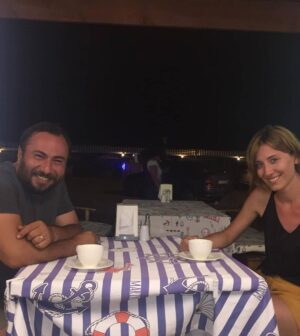 Mustafa Kirantepe Instagram - Huzur...@deryadenizbungalow

#Repost @deryadenizbungalow
• • • • • •
Misafirimiz değil 5 yıldır dostumuz abimiz Derya Deniz Bungalow ailesinin bir parçası olan Mustafa abimiz ve eşi Gülay yine bizimle birlikte. @mustafa_kirantepe @gulay_kirantepe @cukurdizi
#medet #çukur #medetvartolu #mustafakırantepe #tatil #kadırgakoyu #assos #bungalow