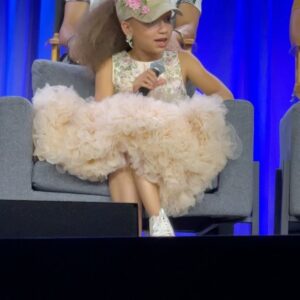 Mykal-Michelle Harris Instagram - And today was noooooo different from yesterday in having the most wonderful time with #disneyentertainment @disneyjr and @disneychannel at #d23. Thank you for everyone who took a moment to say hello, who took a pic or just said a kind word!  It meant so much!  The fans think we make their day but the truth is…they make ours so much brighter! 
Thank you to my team:
My stylist @thebradleystudio with a special shout to @maisonavaofficial what a beautiful 👗thank you! 💄by Ms Harper
.
.
#blessed #happy #joy #dreamingBig #kraisingkim #diseny #disneychannel #disneykid #ravenshome #AliceinthePalace #ariel #littlemermaid