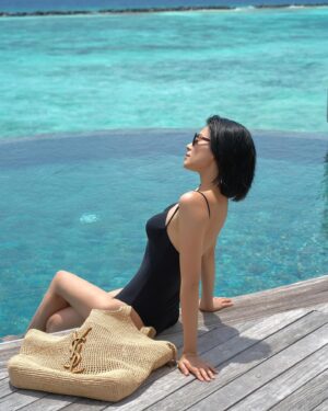 Myolie Wu Instagram - It’s nearly the end of summer, let’s catch the tail of it!! 👙🩱🤿
Btw which color of the swimsuit you like? 🤍💚🖤
#summer
#swimsuit
#snapphotostudiomaldives