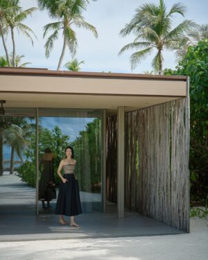 Myolie Wu Instagram - Anywhere can be a great background here!! 📸❤️🌴
Black dress: @poloralphlauren #ralphlaurenhk 
Red dress: @farmrio 
Navy dress: @poloralphlauren #ralphlaurenhk 
White dress: @michaellosordo 
@patinamaldives #patinamaldives 
@travelchannelhongkong
#snapphotostudiomaldives
