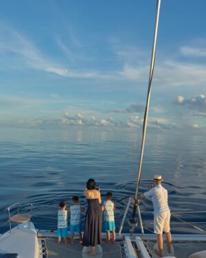 Myolie Wu Instagram - We went on a sunset dolphin cruise but, instead of finding dolphins (which we saw from far away), we struck lucky and came across a pod of 4 pilot whales suddenly swimming near us! Even the boat crew were excited as they rarely see them! 😱🐳🥰
@hakkaphil 
@patinamaldives 
@travelchannelhongkong 
#patinamaldives 
#pilotwhale
#snapphotostudiomaldives