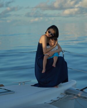 Myolie Wu Instagram - We went on a sunset dolphin cruise but, instead of finding dolphins (which we saw from far away), we struck lucky and came across a pod of 4 pilot whales suddenly swimming near us! Even the boat crew were excited as they rarely see them! 😱🐳🥰
@hakkaphil 
@patinamaldives 
@travelchannelhongkong 
#patinamaldives 
#pilotwhale
#snapphotostudiomaldives