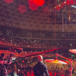 Myriam Hernández Instagram - Aún no puedo creer la hermosa noche que vivimos el día de ayer 🤍 mi corazón no da más de felicidad por todo el amor que me brindaron en cada canción que cantamos juntos!!
Gracias infinitas por ser parte de #invencibleworldtour 🇨🇱😘

📸 @fernando.fotografias 
Styling @loreheviabravo 
Maquillaje @pupi.beauty 
Cabello @cotte.burgosg 
Asistente fotografía @weffphoto