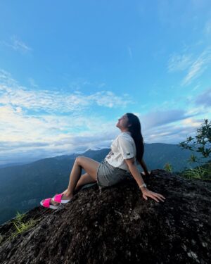 Nabanita Das Instagram - Paharo wala diaries..🏔️🫶❤️
This lyrics ❤️
#mountain #vacation #drive #nature
