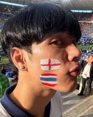 Nachat Juntapun Instagram - ไม่ได้ปีนี้เเล้วจะเอา ปีไหนวะ 🏴󠁧󠁢󠁥󠁮󠁧󠁿. #fcmobile  เลื่อนดูมี @judebellingham  @trentarnold66  และ ตำนานเกาไข่ #fcmobile  ชอบนักบอลคนไหน สเปน หรือ อังกฤษ คอมเม้นมานะ ว่าเพราะไร @easfcmobile  เเจกเสื้อ 10 ตัว #FCMobileTHxEURO24
#เชียร์ยูโร24กับFCMobile