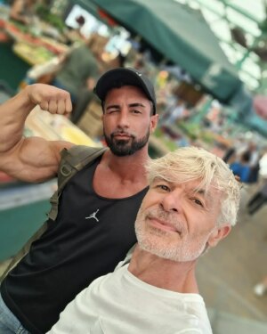 Nacho Guerreros Instagram - Beograd (Belgrado)
SERBIA 🇷🇸 

Nos han recibido maravillosamente, sus gentes son sencillas, muy amables y hospitalarias. Bajo un sol 🌞 de justicia nos despedimos hoy de Serbia que ha sido a todos los niveles un gran descubrimiento. 

Gracias a @diego_naturfitness por ser tan buen compañero de viaje y a @celetheone por mostrarnos el corazón de Novi Sad y de su país.
Ćao!