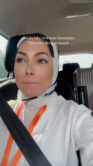 Nad Zainal Instagram - Berbunga bunga rasa hati… 

Boleh baca otak bini