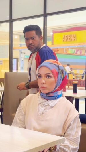 Nad Zainal Instagram - Lawan

#rumahkasihsuraya

@hunnypotcollections 

@nadikesumabynadzainal code ZAITON