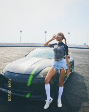 Nadezhda Sysoeva Instagram - Погнали ! 🏁🏁🏁🏎️Сегодня Новый выпуск @dubai__tnt 
Смотрим / обсуждаем 🫶🏻👇🏻