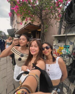 Nadila Wantari Instagram - we miss sunny days at canggu☀️