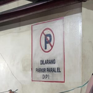 Nadila Wantari Instagram - dilarang parkir 🚫