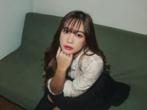 Nadila Wantari Instagram - Tasik first timer ✨

📸 @apujaruu 
🎤 @akgaudio @desound.official @imsindo.proaudio
