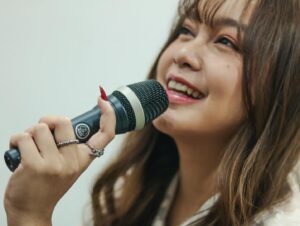 Nadila Wantari Instagram - Tasik first timer ✨

📸 @apujaruu 
🎤 @akgaudio @desound.official @imsindo.proaudio