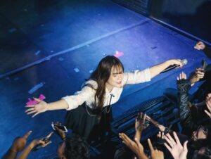 Nadila Wantari Instagram - Tasik first timer ✨

📸 @apujaruu 
🎤 @akgaudio @desound.official @imsindo.proaudio