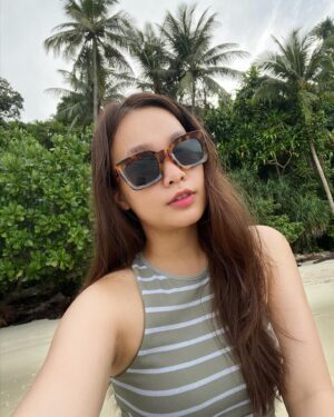 Nadila Wantari Instagram - more beaches 🌊