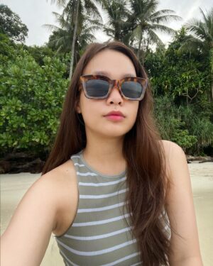 Nadila Wantari Instagram - more beaches 🌊