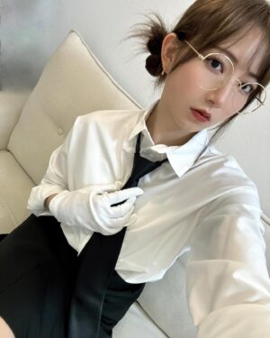 Nagisa Aoyama Instagram - たまにはこういうのもいいかも？
おやすみ
#伊達メガネ #ネクタイ