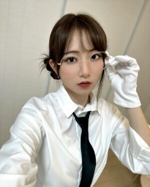 Nagisa Aoyama Instagram - たまにはこういうのもいいかも？
おやすみ
#伊達メガネ #ネクタイ
