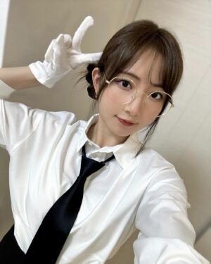 Nagisa Aoyama Instagram - たまにはこういうのもいいかも？
おやすみ
#伊達メガネ #ネクタイ