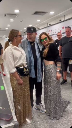 Naike Rivelli Instagram - Tutti Muti canta Vasco!!
Grazie #vascorossi 

@vascorossi @ornellamuti @diegopadula @paologrowyard  @ornellamutihempclub @cannabis_medical_center @elisabettafranchi @realbunna
