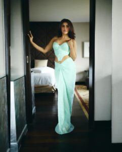Actress Naira Shah HD Instagram Photos and Wallpapers August 2024