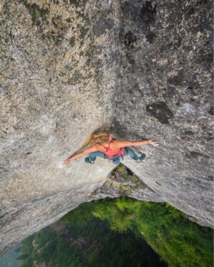 Nalle Hukkataival Instagram - I hiked to the top of the Chief yesterday to check out @hazel_findlay’s new route Tainted Love. What a unique holdless route and seems very full value for 5.13d, especially placing the gear on lead! Proud first ascent Hazel! Palms feel blistered from all the stemming now and my toes are aching. Definitely need to drag someone up there to belay one of these days. Check the video (link in profile) @blackdiamond @lasportivagram