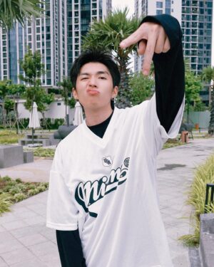 Nam Đình Võ Instagram - Mới đây đã 6 năm được sống với nghề mà mình ước mơ và yêu thích, được gặp gỡ những người mà lúc nhỏ mình xem trên TV, được những người xa lạ yêu thương và xem mình như người nhà, được có những người anh chị em bạn bè đồng nghiệp chỉ dẫn và chia sẻ tận tình. 
Biết ơn mọi sự giúp đỡ, niềm tin và mọi khó khăn đã trải qua… Nam biết là Nam còn nợ mọi người và bản thân một vài điều 🏆🏆🏆
Nam vẫn sẽ cố gắng trau dồi và cải thiện nhiều, Nam không sợ khó khăn… chỉ mong là chúng ta đủ mạnh mẽ để vượt qua mọi thử thách và trở nên tốt hơn qua từng ngày 🔥🔥🔥

AE CÙNG NAM NHE 🤜🤛 ❤️❤️❤️