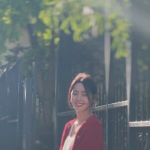Nam Gyu-ri Instagram - 오늘아침 햇살은 ☀️
작년가을 파리의 아침이 생각나는🍀🍒👧🏻🎬
