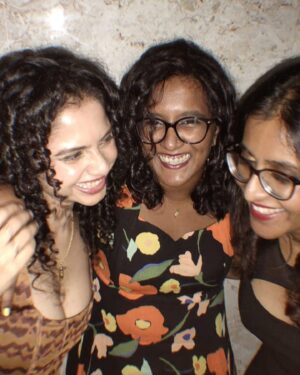 Namita Krishnamurthy Instagram - Brat summer with my fav girlies 🖤

#partynight #girlsnight #curlyhairdontcare #bratsummer