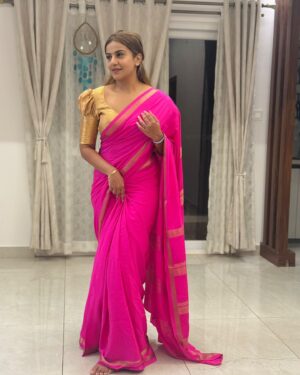 Namratha Gowda Instagram - 🙏🏻
Saree: @mysoresilksareesss