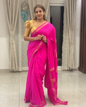 Namratha Gowda Instagram - 🙏🏻
Saree: @mysoresilksareesss
