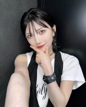 Nana Okada Instagram - YouTube生配信
ありがとうございました ! 
ファンミーティングの開催決定😭❤️🌈
7月20日愛知・8月12日東京・8月17日大阪
よろしくお願いします🌻
詳細はまた追ってお知らせしますね !