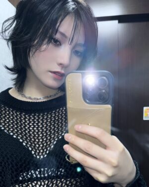 Nana Okada Instagram - 🖤📱