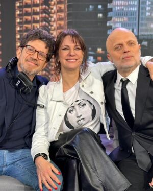 Nancy Dupláa Instagram - Todo lo q sería @lanocheperfectaeneltrece 

Gracias @sebawainraichok @petomenahemok no podría haberme reído más!!!

Y encontrarme con mi bebota más linda y buena del mundo @letisiciliani 
Y con el número 1 @bbsanzo 

Y gracias a mis magas amigas q sin ellas no sabría q hacer!!

Styling @caromarafioti 
Pelo y make up @muypaularey 
Ropa @aderasmachine 
Pulseras @caromarafioti 

Y a mi @eltrecetv adorado❤️

Gracias por esta #NochePerfecta❤️

Hoy 23.30 x el trece