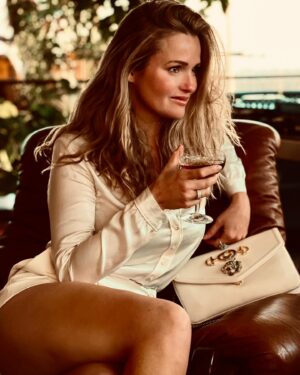 Nanda Ziegler Instagram - 🎼‘Salut d’amour’ was born from a poem written by Alice, Elgar’s wife. The composer set it to music as a musical love token for his betrothed, scoring it for piano and calling it ‘Liebesgruss’ (Love’s Greeting). Later, It was published under the French, rather sumptuous-sounding title, ‘Salut d’amour.’ SALUT! 🍷