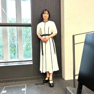 Nao Minamisawa Instagram - 立教大学新座キャンパスにて、西原廉太総長と対談させていただきました！

母校でのお仕事というのはやはりうれしいものです。
これまでちゃんと地道に仕事を続けてきてよかったなと思う瞬間です。

そして新座キャンパスは卒業以来に訪問。
懐かしくて、いろいろと思い出が蘇ってきました。

ありがとうございました👩‍🎓
@rikkyouniv 

衣装
靴　@charleskeith_jp