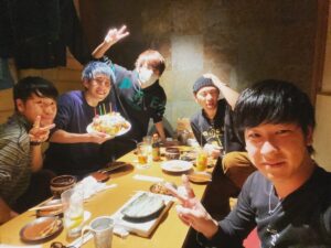 Naokiman Instagram - 豪華メンツに祝われてまじハッピー。
皆さんありがとうございます！

#ミルクティー飲みたい
#たっくー
#muzetokyo 
@siva0516 
@ishida_muze 
@takkutv