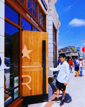 Naokiman Instagram - シアトル帰省の1日。

世界初レジ無しスーパーAmazon Go 体験してきました〜！ Naokimanグッズ第2弾、受注残り3日です！！
よろしくお願いします〜！ #seattle 
#シアトル 
#amazongo 
#naokiman 
#naokimanshow 
#ナオキマンショー 
#旅行