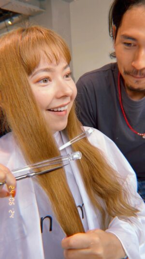 Naomi Lorraine Frank Instagram - @naomilorrainefrank 奈緒美ちゃんのロングからバッッサリカット動画☺️
重ためミニボブに！！
似合いすぎしょ！！！
奈緒美ちゃん本人と付き添いの良くん @ryosekikawa にもバッサリカットを記念にしてもらった😌
信頼して任せてくれてありがとうー！！！☺️🤝
#吉祥寺美容室#吉祥寺ミニボブ#ボブ#ミニボブ#ばっさりカット