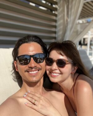 Naomi Lorraine Frank Instagram - .
.
@princewaikikijp のカバナ予約して、
寝たり体焼いたり、熱くなったらプールで涼んだり🫶🏻

コーヒーも頼んだりしてひたすらプールチル😎

2人でゆっくり過ごせて楽しかったね☺️🩷
.
.
#新婚旅行#ハワイ#hawaii#honeymoon#princewaikiki #プリンスワイキキ#pr#基本友達達といるから#2人だけの時間#新鮮でした#チーム時差投稿