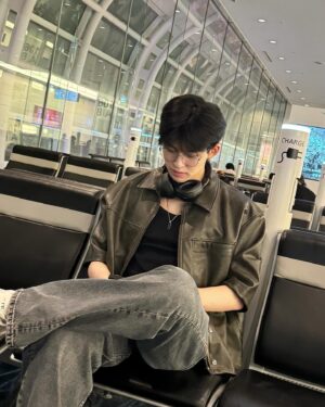 Naravit Lertratkosum Instagram - back home✈️