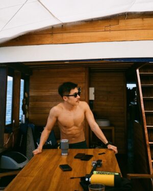 Nat Sakdatorn Instagram - 1st liveaboard and already looking forward to many more.

@bluescape.th #komodo #indonesia