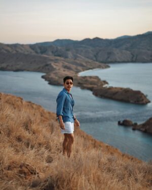 Nat Sakdatorn Instagram - 1st liveaboard and already looking forward to many more.

@bluescape.th #komodo #indonesia