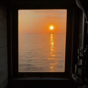 Nat Sakdatorn Instagram - 1st liveaboard and already looking forward to many more.

@bluescape.th #komodo #indonesia