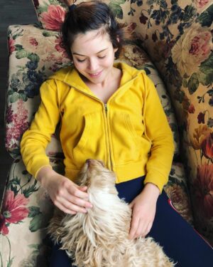 Nat Zang Instagram - #notmygrandmotherscouch #isthisyourgrandmotherscouch? #itsdefinatelysomebodysgrandmotherscouch #hildyadventures