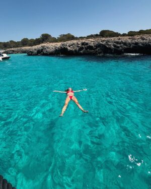 Natalia Instagram - 🌊✨🩷🛥️☀️ descubriendo #Menorca