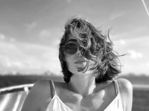 Natalia Cordova-Buckley Instagram - 🌬💨☁️easy, breezy…not a cover girl… @brianbuckleyband