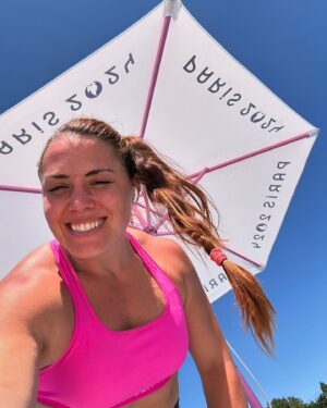 Natalia Ducó Instagram - Después de 1 mes, mañana veo a LU y me duele la guata de nervios. ❤️‍🩹
Les dejo estas imágenes que muestran más que mil palabras lo que han sido estos días por acá! 💫♾️🚀

📍 Villa Olímpica 🇫🇷 @paris2024 🫶🏼 

#olympics #paris2024 #JuegosOlimpicos 

PD: La canción, es La favorita de Lu, se la sabe de memoria y la canta! 🥹🥰