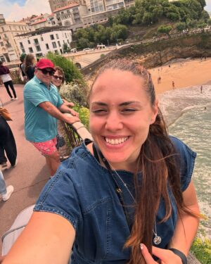 Natalia Ducó Instagram - 🌊 V A C A C I O N E S 🌊 

Pueden crees que después de 20 años de atleta profesional es primera vez que me quedo con mi familia de vacaciones después de un evento deportivo importante. 20 años! 😅🤯😱 

Tanto amor y tantas fotos que no me alcanzó para subir todo! Cuál les gustó más? 📸 

Solo para compartir lo que han sido estos días con mi comunidad que me ha acompañado todo el camino para llegar hasta acá! Los quiero y los leo! Gracias por llenar mi corazón de amor! ❤️‍🔥

📍 Paris, Francia 🇫🇷
📍 Biarritz, Francia 🇫🇷 
📍 San Sebastián, España 🇪🇸